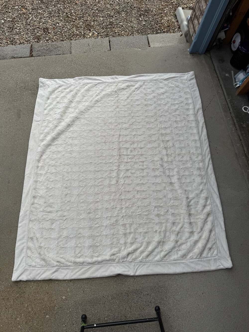 White Textured Border Plush Throw Blanket